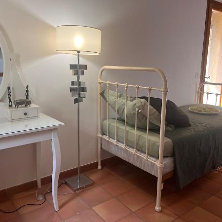 Le Mazet De Choubouloute Bed and Breakfast Saint-Gilles  Exteriör bild