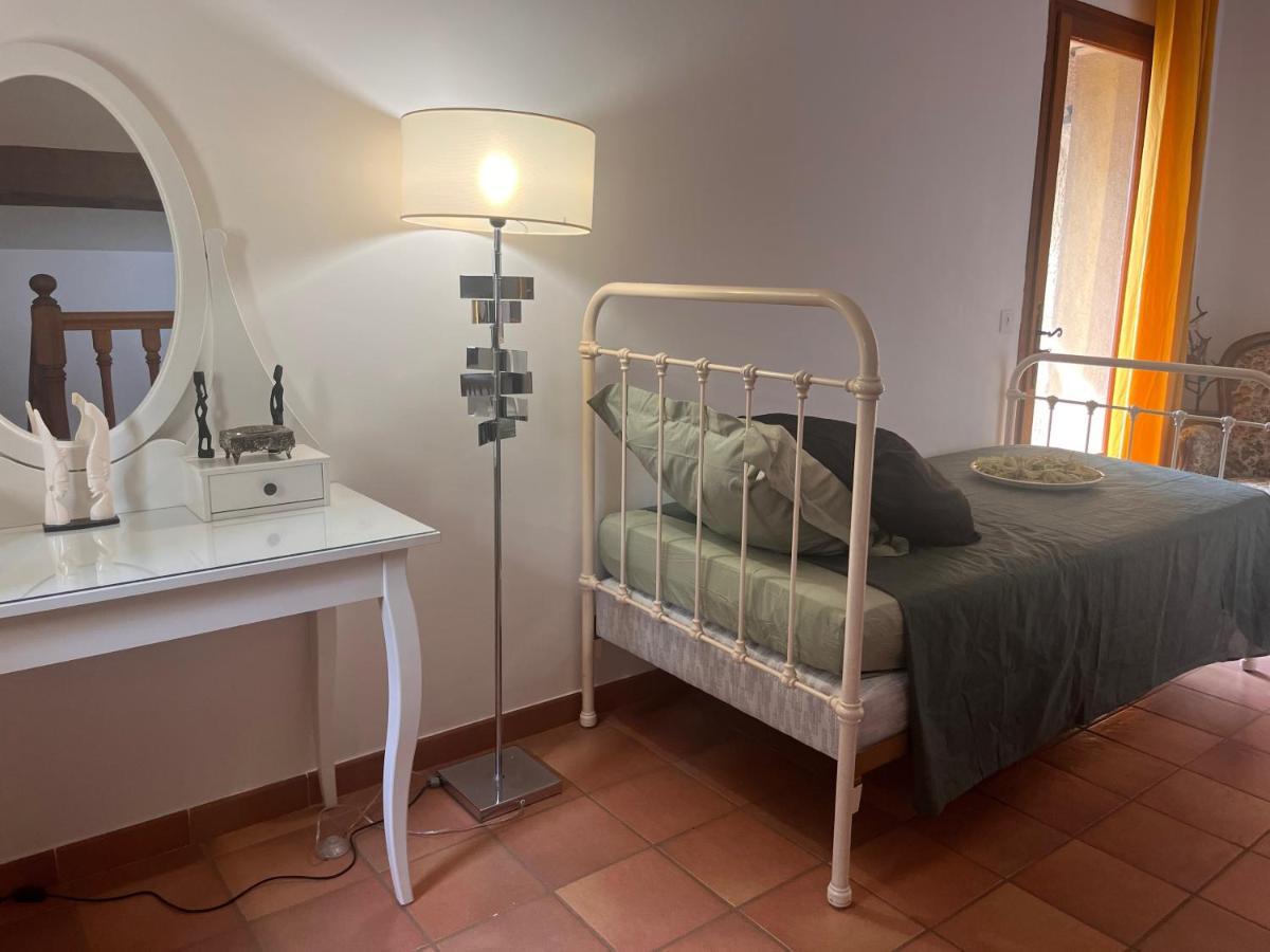 Le Mazet De Choubouloute Bed and Breakfast Saint-Gilles  Exteriör bild