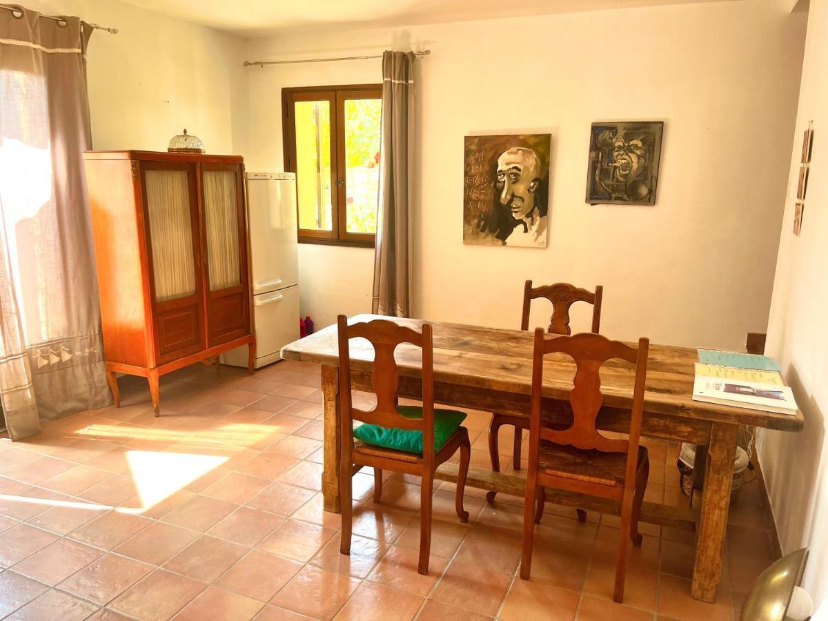 Le Mazet De Choubouloute Bed and Breakfast Saint-Gilles  Exteriör bild