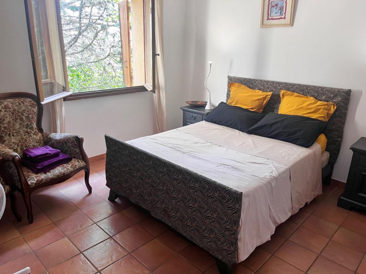 Le Mazet De Choubouloute Bed and Breakfast Saint-Gilles  Exteriör bild