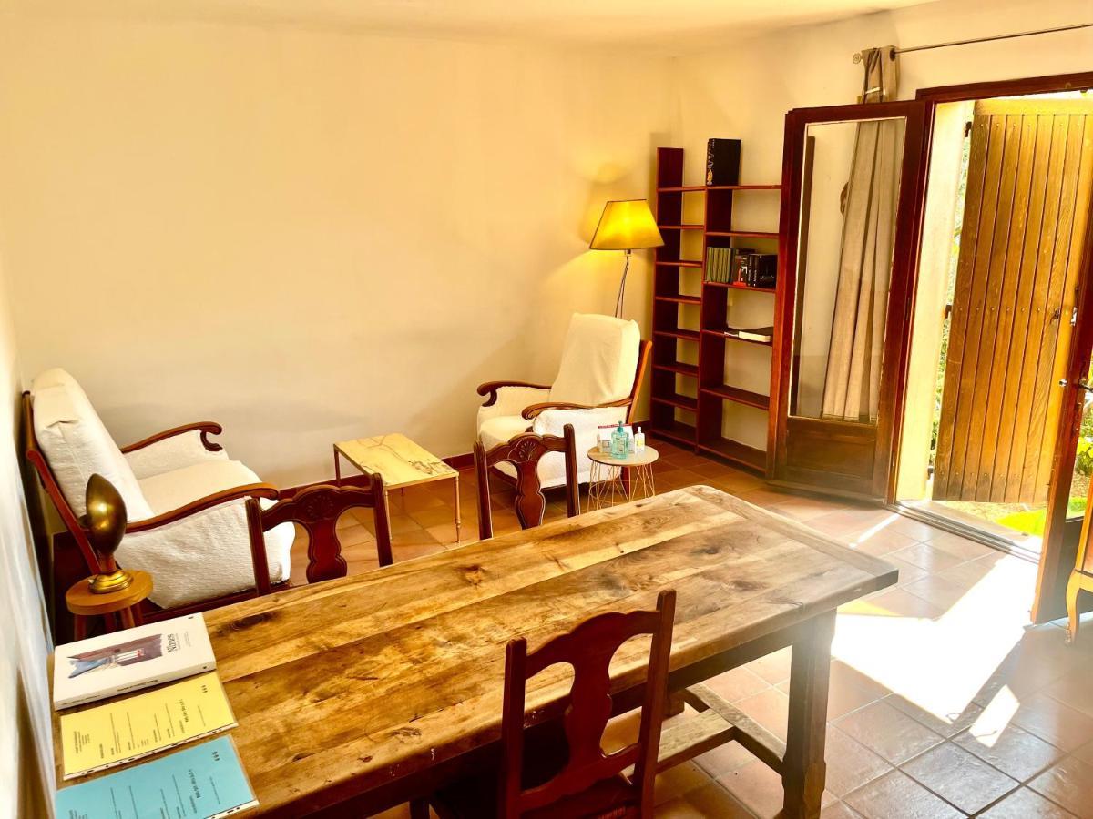 Le Mazet De Choubouloute Bed and Breakfast Saint-Gilles  Exteriör bild