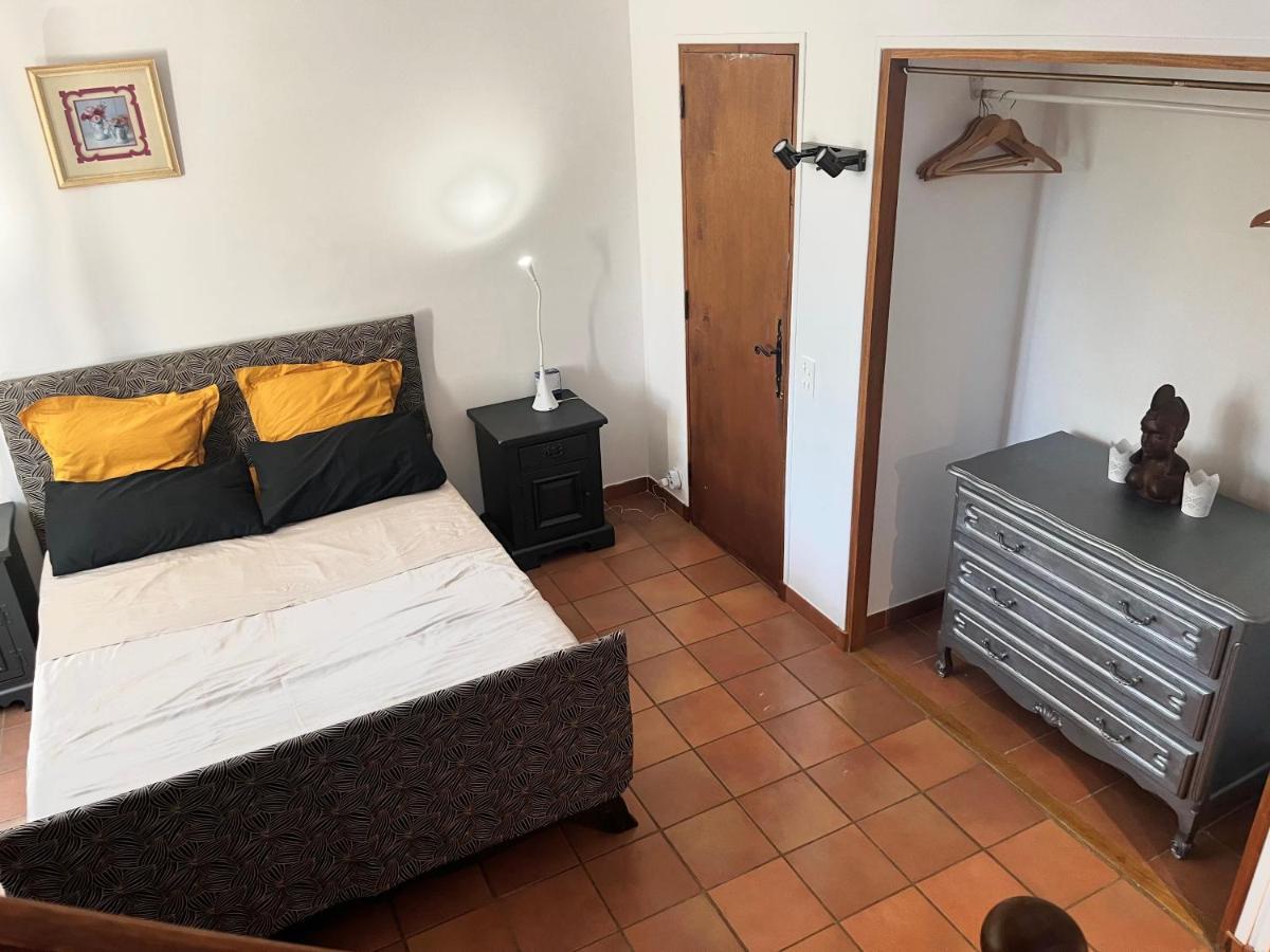 Le Mazet De Choubouloute Bed and Breakfast Saint-Gilles  Exteriör bild